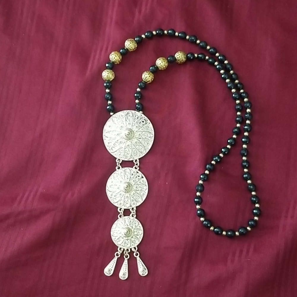 Necklaces round